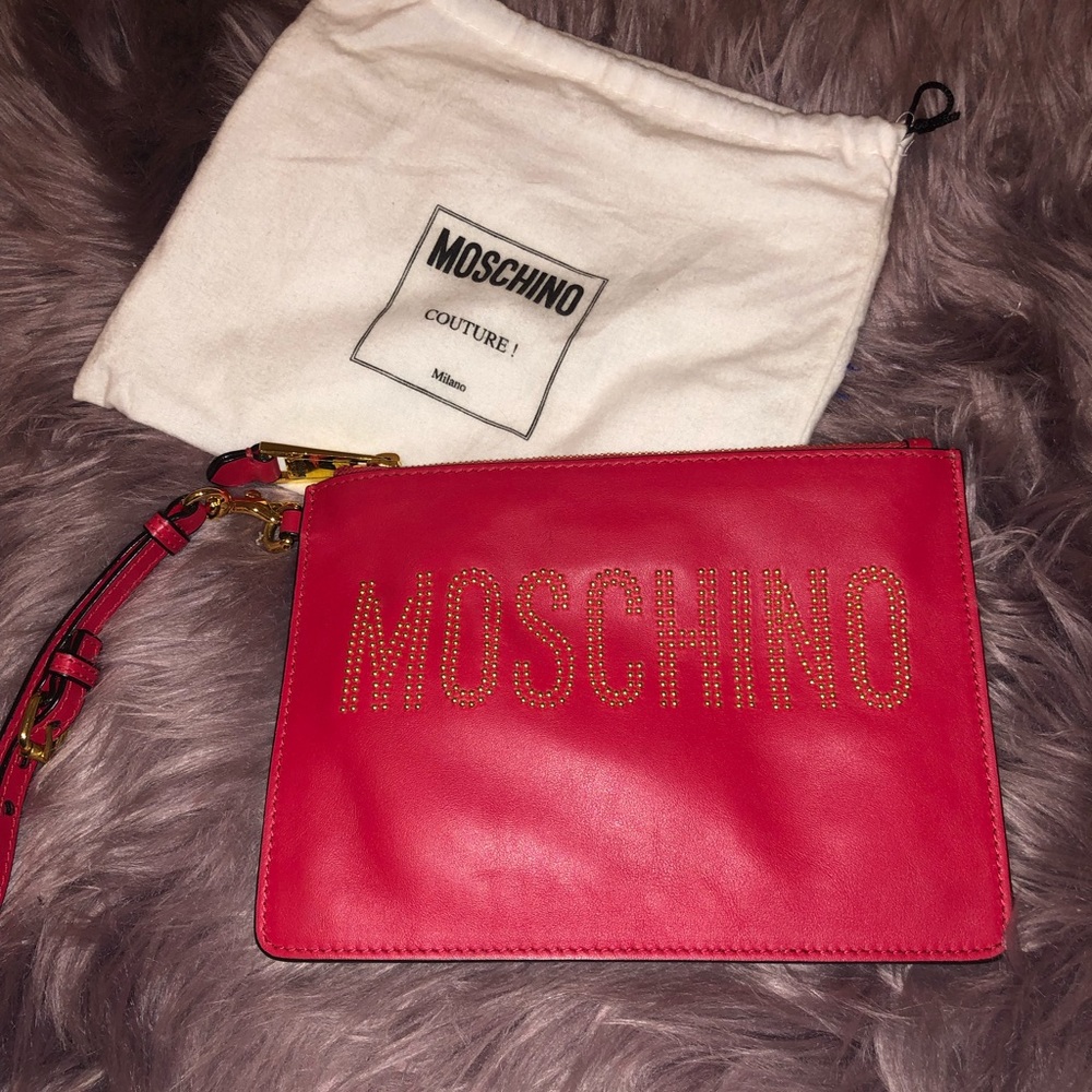MOSCHINO
Made In Italy Logo Leather Pouch